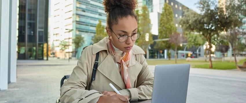 Bachelor of Business Administration South Africa student studying online